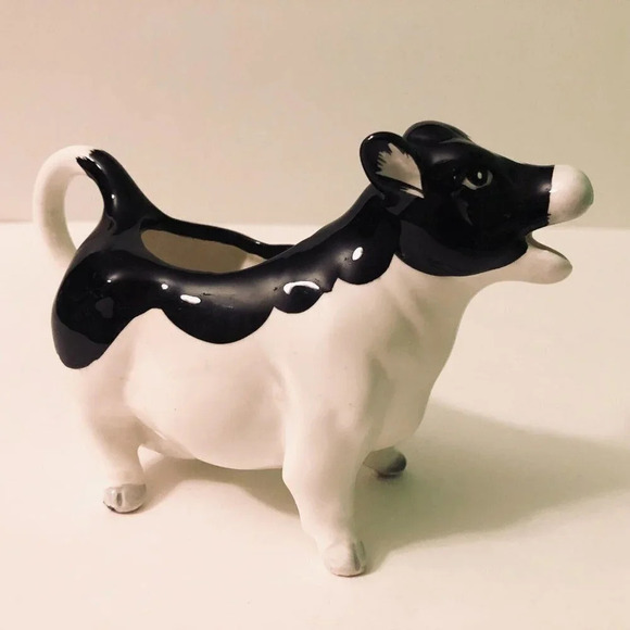 Vintage Otagiri Cow Creamer Black and White 5.5 Inch Long - Picture 16 of 16
